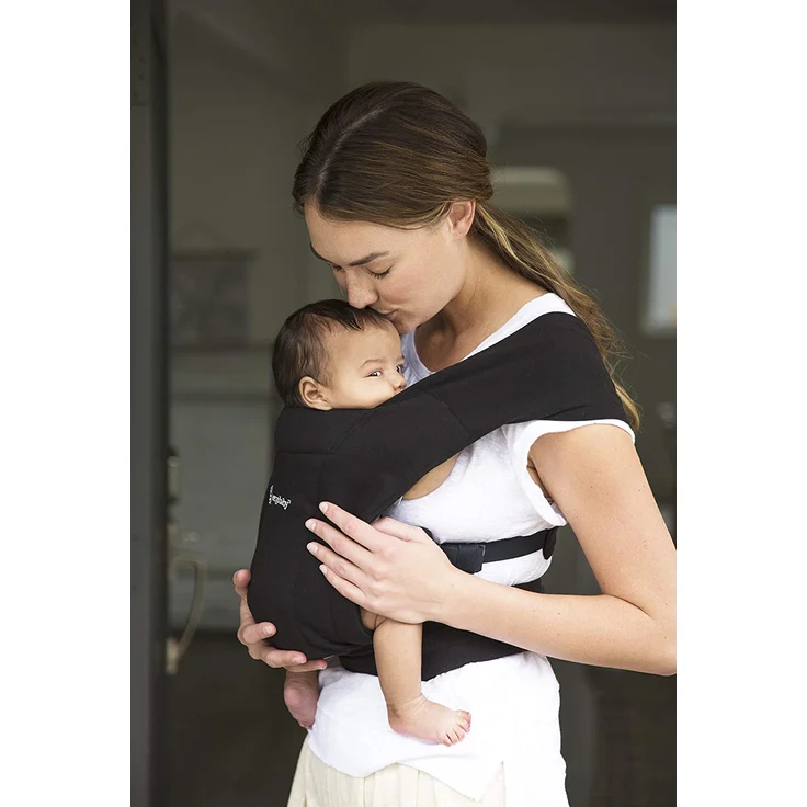Ergobaby 'Embrace' Babytrage, Schwarz – Bild 6