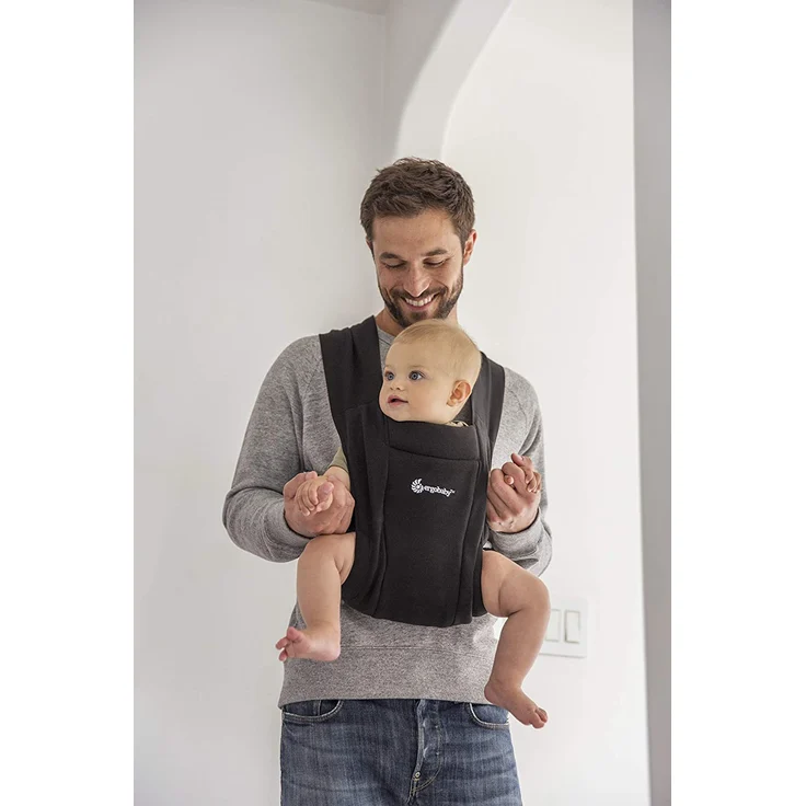 Ergobaby 'Embrace' Babytrage, Schwarz – Bild 9