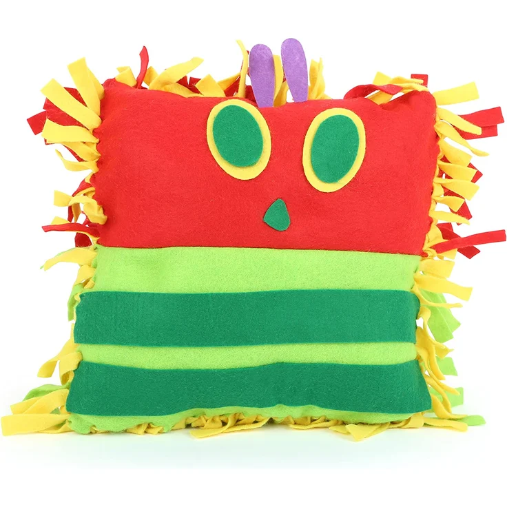 Small Foot 10665 Bastelset Die kleine Raupe Nimmersatt für EIN buntes Kissen, inkl. Kissenbezug, Filzaugen und Füllmaterial, in praktischer Tragetasche, fördert die Kreativität – Bild 3