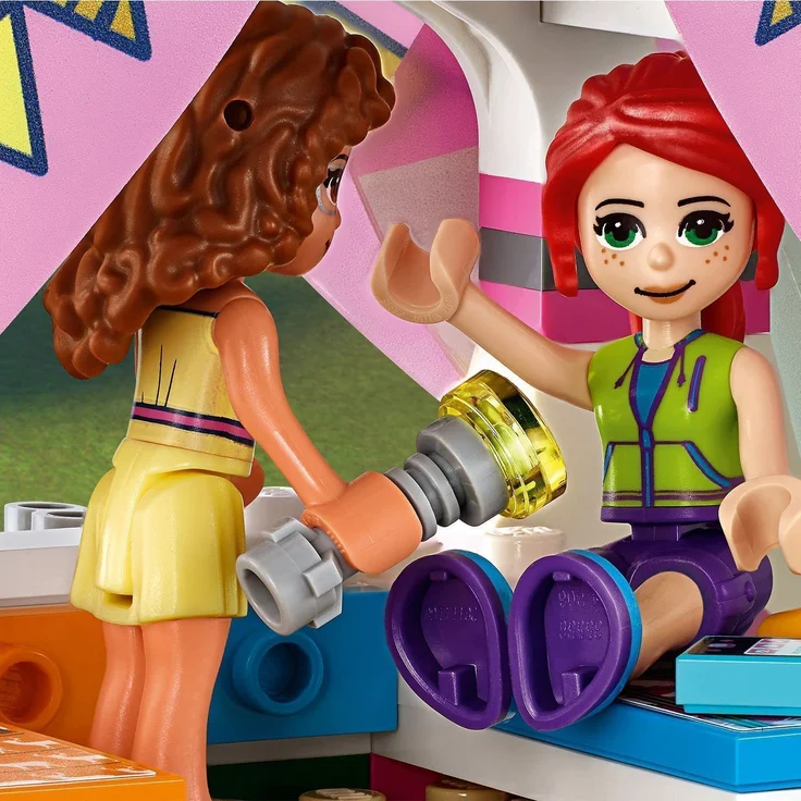 LEGO 41392 Friends Camping in Heartlake City Abenteuer mit Olivia und Mia – Bild 4