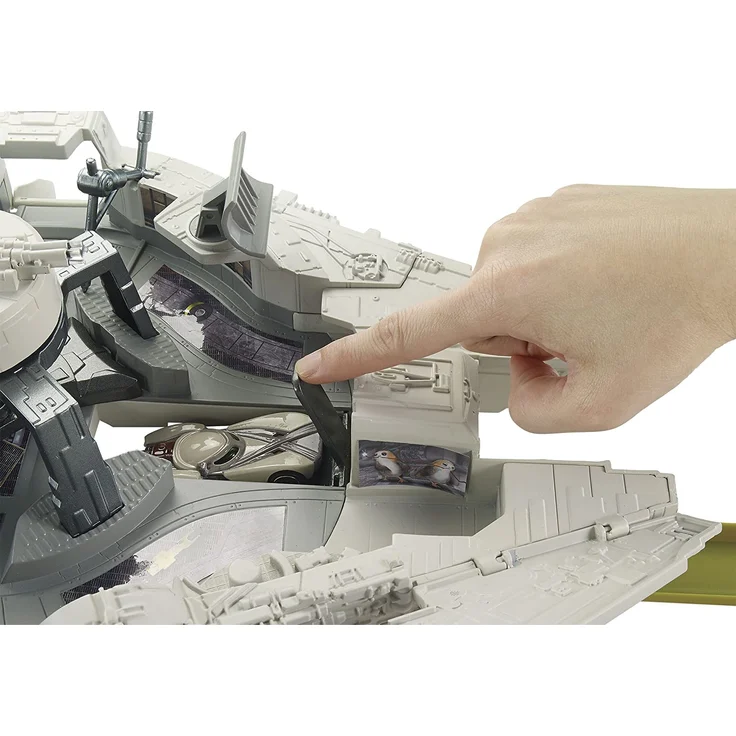 Hot Wheels DWM85 Star Wars Episode 8 Millennium Falke Spielset, Kanone mit Lichtern und +20 Geräuscheffekte, Millennium Falcon Spielzeug ab 4 Jahren – Bild 2