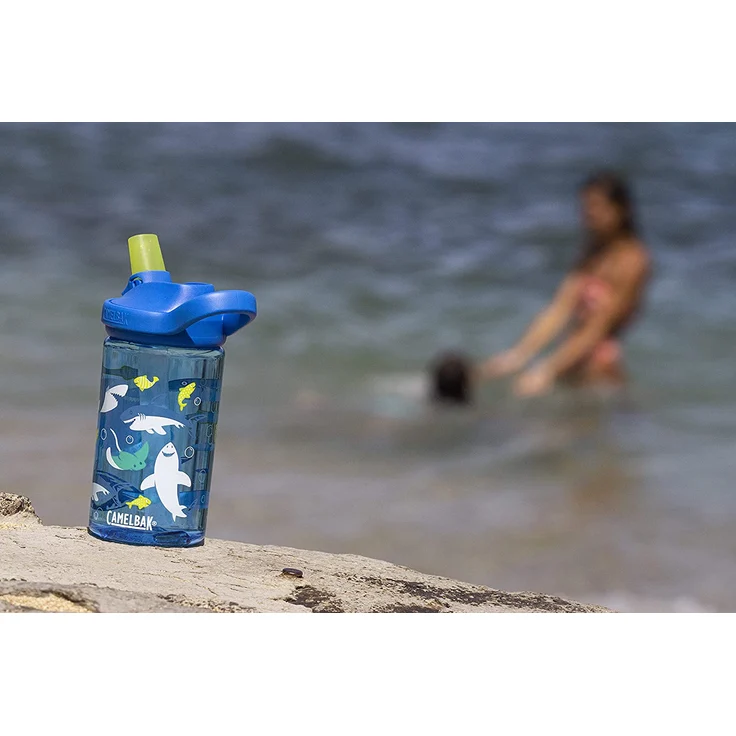 Camelbak Kids Eddy+ 0. 4l Sharks and Rays, Größe 400 ml - Becher & Trinkflaschen, Farbe Blau – Bild 5