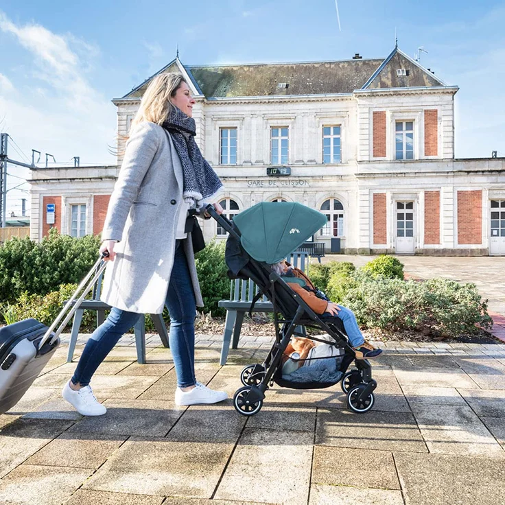 Bebeconfort Buggy Teeny 3D, Ultrakompakt zusammenklappbarer Kinderwagen inkl. passender Tragetasche, ideal für die Reise oder die Stadt, nutzbar ab ca. 6 Monate bis ca. 4 Jahre, Black Chic (schwarz) – Bild 6