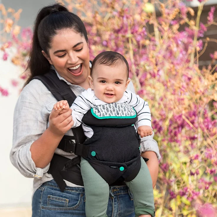 Infantino Flip 4-in-1 Trage mit waschbarem Lätzchen - Ergonomisch, umwandelbar, mit dem Gesicht nach innen und außen, Vorder- und Rückentrage für Neugeborene und ältere Babys 3,5-14,5 kg – Bild 12