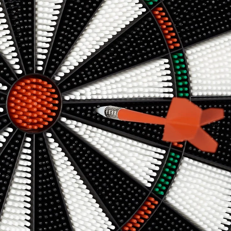 Relaxdays Dartscheibe 42 cm, Softdart Safety Darts, 6 Pfeile, kindgerecht, Standfuß Sicherheits-Dartboard, schwarz-weiß – Bild 5