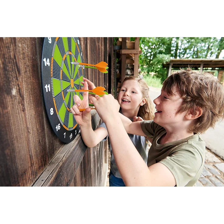 HABA 304425 - Terra Kids Softdart, Dartspiel für Kinder ab 6 Jahren, mit Dartscheiben-Ø 41,3 cm, Block und 6 Pfeilen mit Sicherheits-Kunststoffspitze je 13,5 cm lang, in- und outdoor – Bild 2