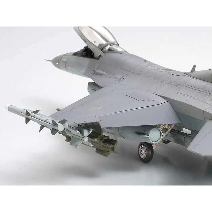 TAMIYA 300061101 1:48 Lockheed Martin F-16C Block 25/32 - Preisvergleich – Bild 11