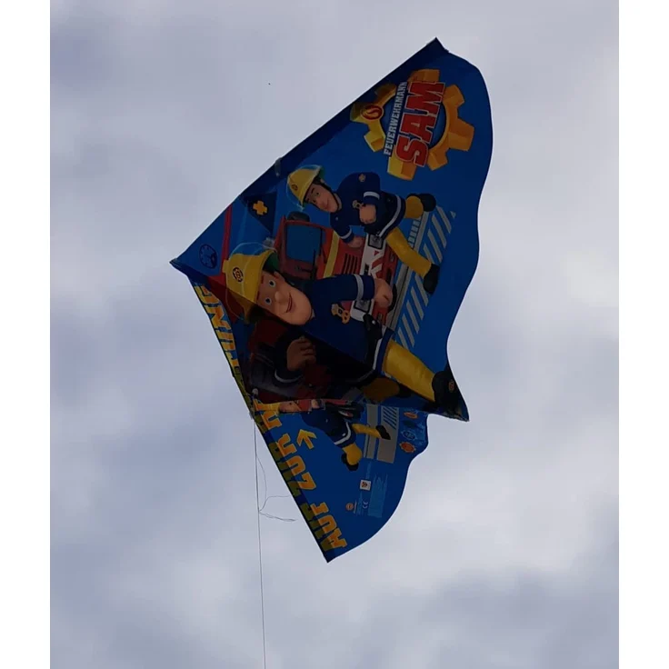 Paul Günther 1217 - Kinderdrachen mit Feuerwehrmann Sam Motiv, Einleinerdrachen aus robuster PE-Folie für Kinder ab 4 Jahre mit Wickelgriff und Schnur, ca. 115 x 63 cm groß – Bild 4
