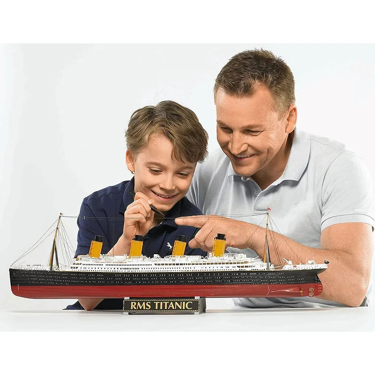 Revell Modellbausatz Schiff 1:400 - Geschenkset '100 Jahre TITANIC' im Maßstab 1:400, Level 5, originalgetreue Nachbildung mit vielen Details, Kreuzfahrtschiff, 05715 – Bild 11