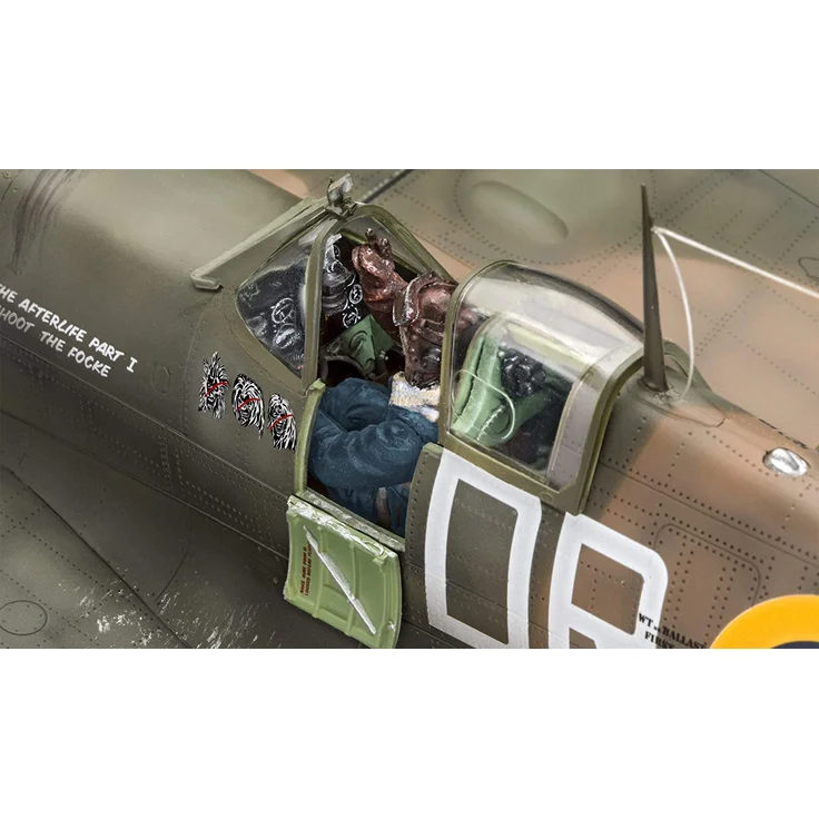 Revell 05688 Iron Maiden Fan-Edition Spitfire Mk.II Aces High originalgetreuer Modellbausatz, mit Basis-Zubehör, 28,6 cm, 1/32 – Bild 3
