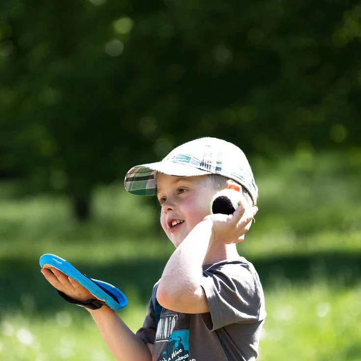 Schildkröt Neopren Klettball Set, 2 Neopren Handfänger mit weitenverstellbarer Handschlaufe, 1 Ball (Ø 6,25 cm), verschiedene Farbstellungen wählbar, alles in wiederverschließbarer Netztasche – Bild 4
