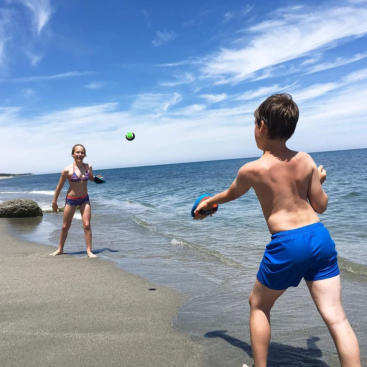 Schildkröt Neopren Klettball Set, 2 Neopren Handfänger mit weitenverstellbarer Handschlaufe, 1 Ball (Ø 6,25 cm), verschiedene Farbstellungen wählbar, alles in wiederverschließbarer Netztasche – Bild 3