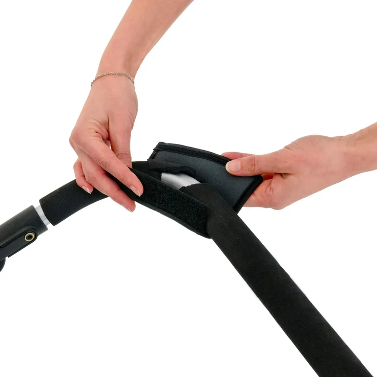 Hauck Handle Me 1 Griffpolster für Schiebegriff, Kinderwagen Griff Abdeckung, Griffschoner Griffschutz, grau, 12 x 5,5, 2 Stück – Bild 3