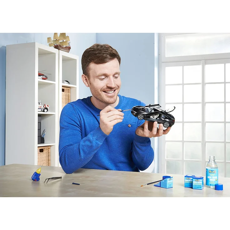 Revell Modellbausatz Auto 1:24 - BMW i8 im Maßstab 1:24, Level 4, originalgetreue Nachbildung mit vielen Details, 07008 – Bild 17