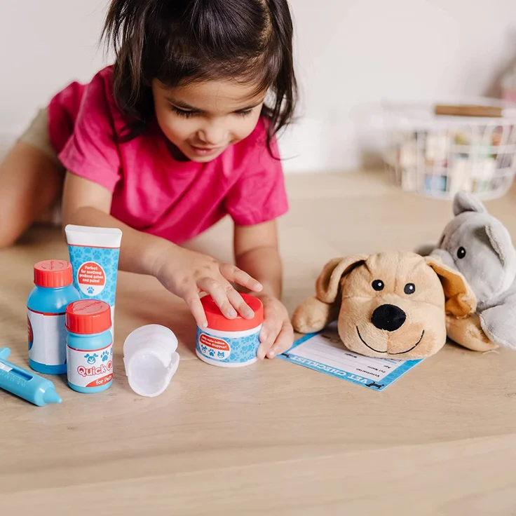 Melissa & Doug Kinderspielzeug Haustier-Tierarzt-Set | Rollenspiel Kinder Tierarzt Spielset für Mädchen & Jungen 3-6 | Hunde- und Katzen-Plüsch-Stofftier-Spielzeug für 3-jährige Mädchen Geschenke – Bild 3