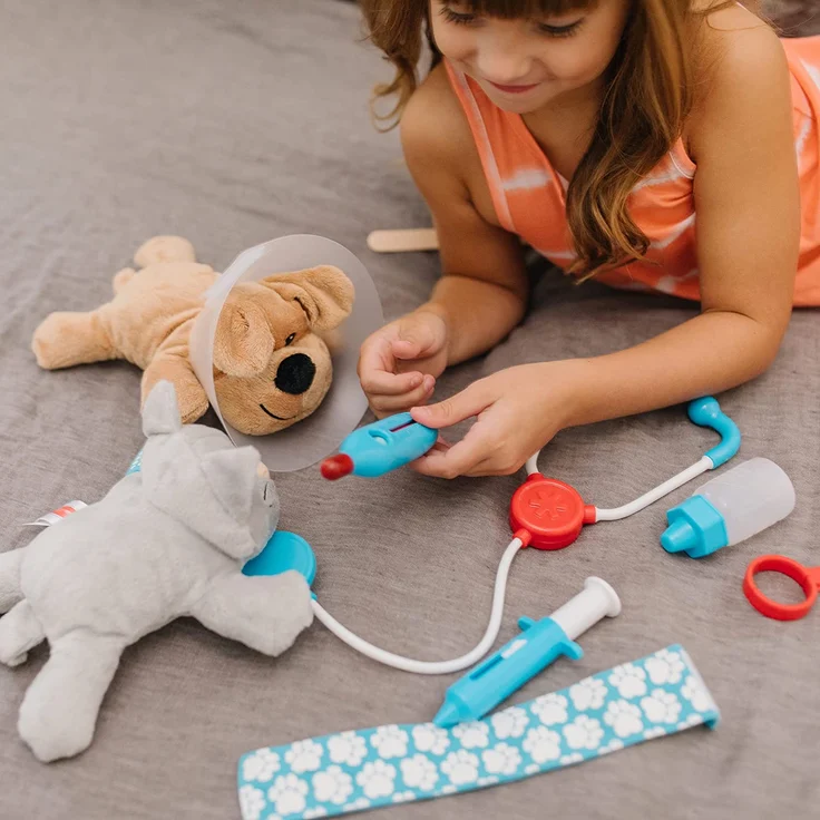 Melissa & Doug Kinderspielzeug Haustier-Tierarzt-Set | Rollenspiel Kinder Tierarzt Spielset für Mädchen & Jungen 3-6 | Hunde- und Katzen-Plüsch-Stofftier-Spielzeug für 3-jährige Mädchen Geschenke – Bild 6