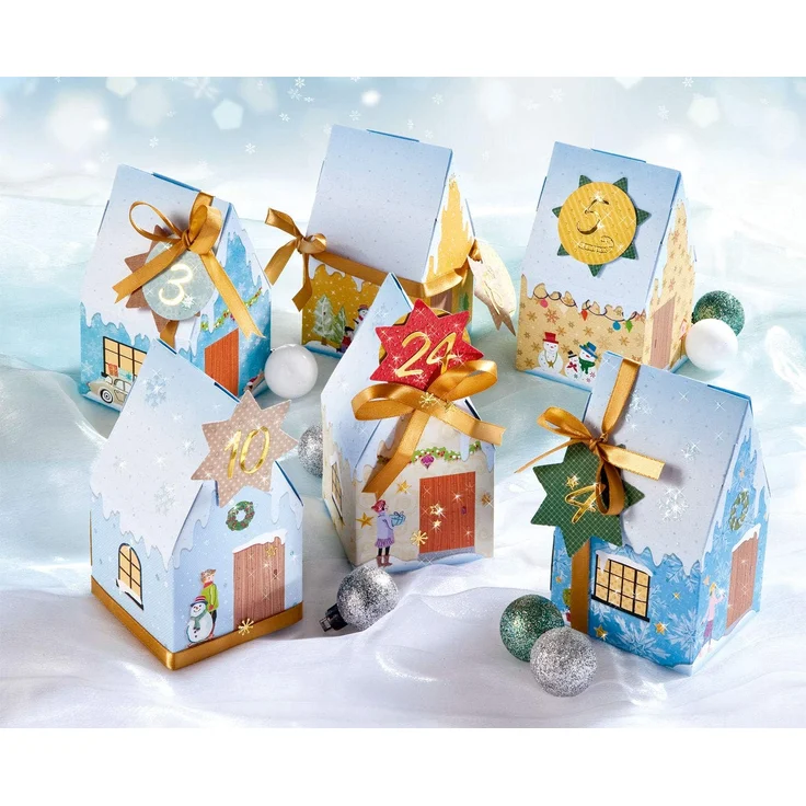 folia 9391 - Adventskalender Weihnachtsdorf, vorgestanzte Schachteln in Form von 24 Häuschen zum Zusammenstecken, mit Glitterapplikationen, ideal für kleine Geschenke im Advent – Bild 2