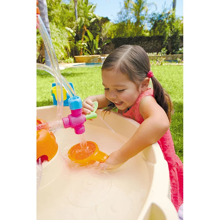 Little Tikes Fountain Factory Wassertisch, Garten-Spielzeug, Sicherer und Tragbarer Kindertisch, Sensorik-Spielzeug für Draußen; Fördert Fantasievolles Spielen, Ab 24 Monaten – Bild 4