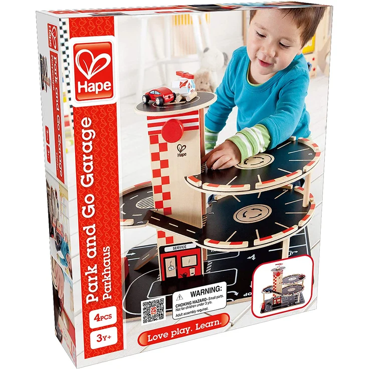 Hape Parkhaus aus Holz für Kinder Spieleset Autogarage | Auffahrrampe mit drei Parkdecks und einem Hubschrauber-Landeplatz, 2 Spielzeugautos, 1 Spielzeug-Hubschrauber, ein Aufzug und eine Tankstelle – Bild 6