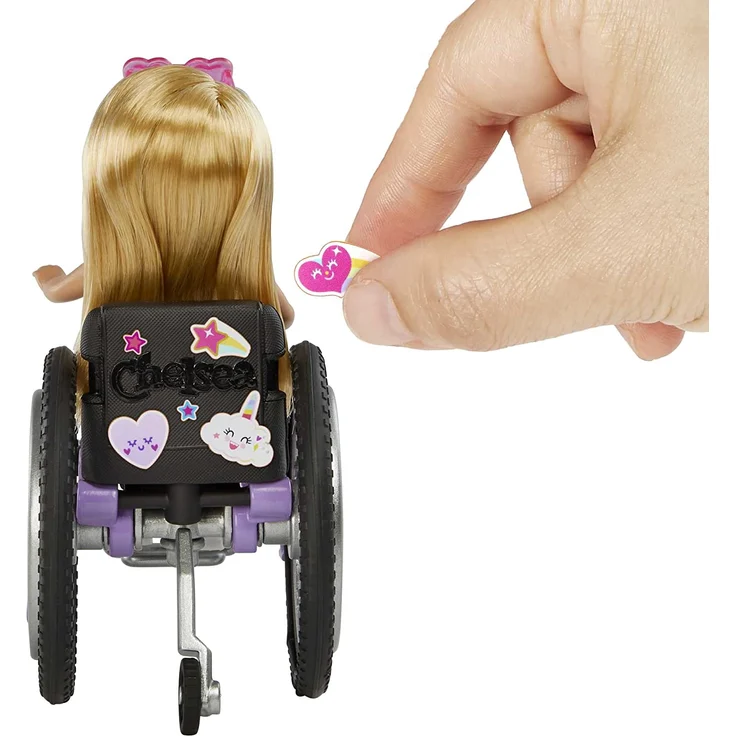 Mattel Barbie Chelsea im Rollstuhl (blond) – Bild 3