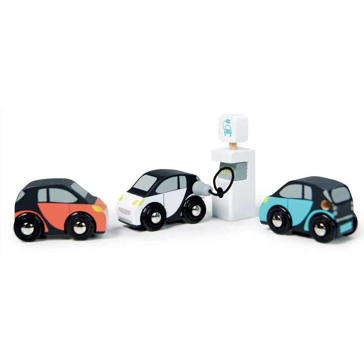 Holzspielzeug, 3 Elektro Autos mit Aufladestation, von tender leaf toys – Bild 2