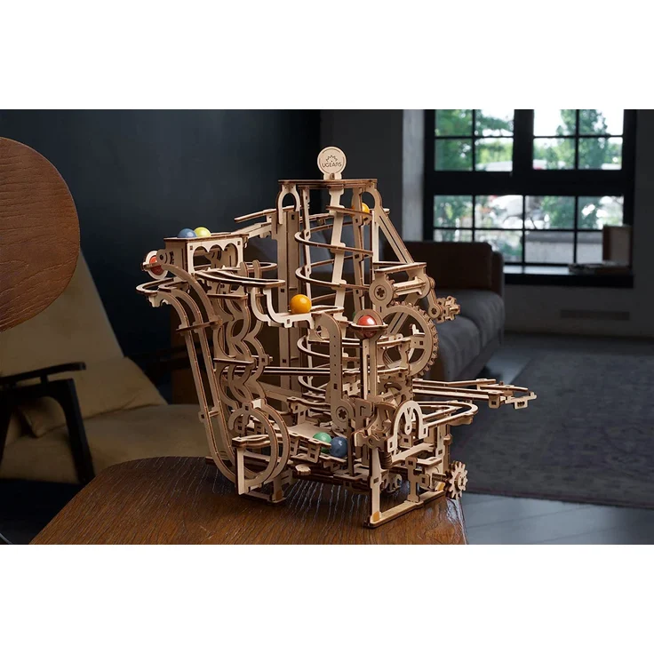 Ugears Murmelbahn mit Spiralaufzug – Bild 5