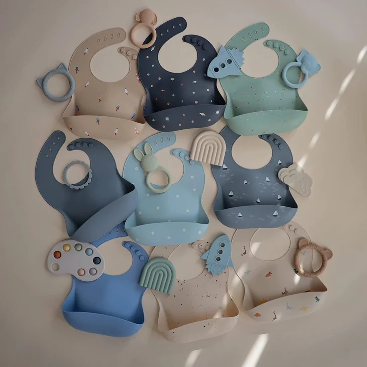 Mushie Silikon-Lätzchen Tradewinds Blau dunkel – Bild 7