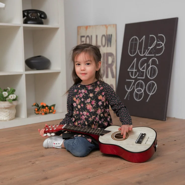 New Classic Toys - 10304 - Musikinstrument - Spielzeug Holzgitarre - Deluxe - Naturell, Kinder (Unisex) – Bild 5