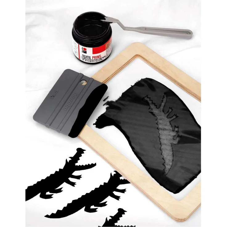 Marabu 1703000000082 - Textil Screen Printing Set, Siebdruckset für helle und dunkle Textilien mit 100 ml Druckfarbe in schwarz, einem Siebrahmen, einem Rakel und einem Malmesser – Bild 5