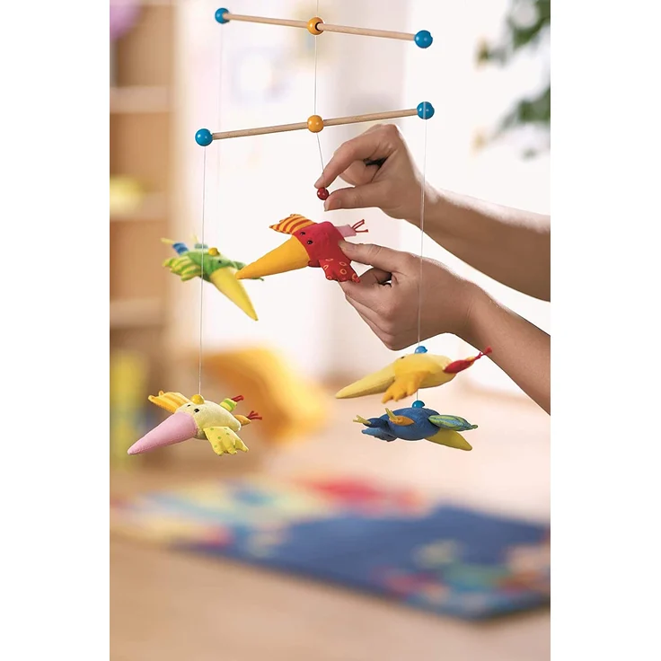 HABA 1103 Mobile Zwitscherlinge, Baby-Mobile zum Aufhängen mit 5 abnehmbaren Vögeln aus Stoff und gelber Sonne, Baby-Spielzeug ab 6 Monaten – Bild 2