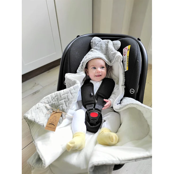 Universelle, weiche Einschlagdecke mit Kapuze für Neugeborene und für Jungen und Mädchen bis ca. 9 Monate. Eignet sich für Kinderwagen, Babyschale, Kindersitz oder Babybett! Ganzjährig nutzbar. – Bild 7