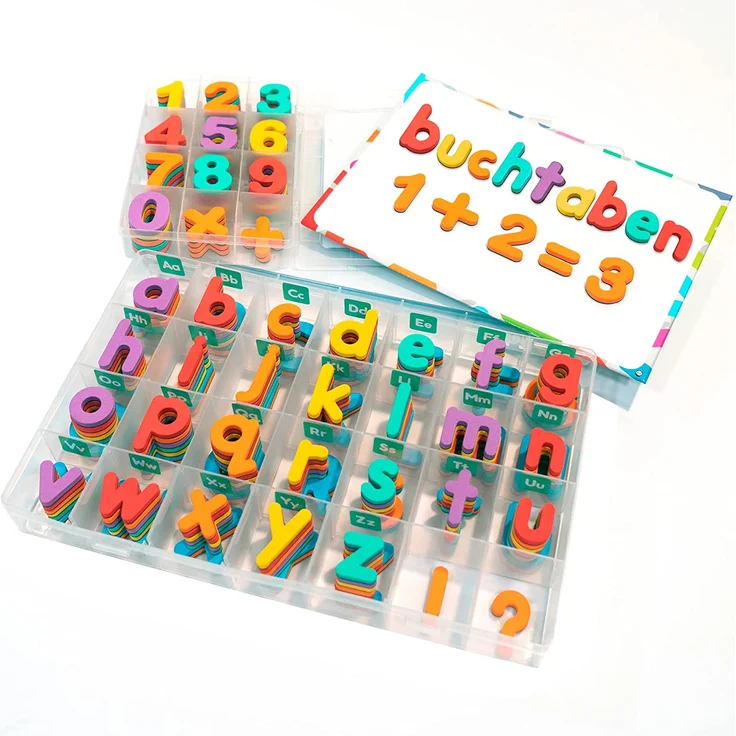 Magnetische Buchstaben und Zahlen für Kinder – Das komplette Set: 182 Buchstaben und 81 Zahlen sowie Symbole – Kühlschrankmagneten – Beinhaltet 2 Boxen, Magnettafel, Stifte und Löschschwamm – Bild 1
