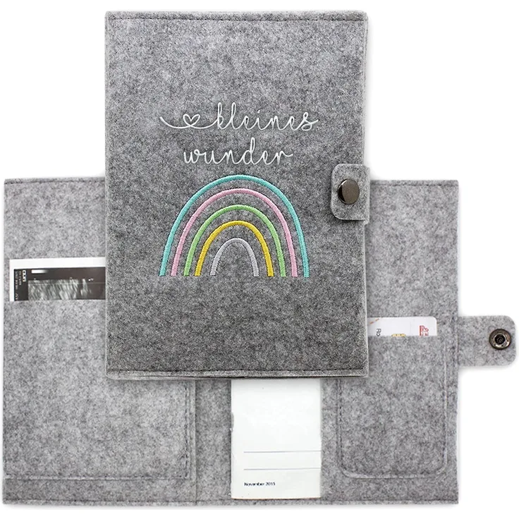 Cozy Racoon Mutterpasshülle Regenbogen Pastell aus Filz | In Deutschland hergestellt I Mit zusätzlichen Innentaschen für Versichertenkarte und Ultraschallbilder I Persönliches Geschenk für Schwangere