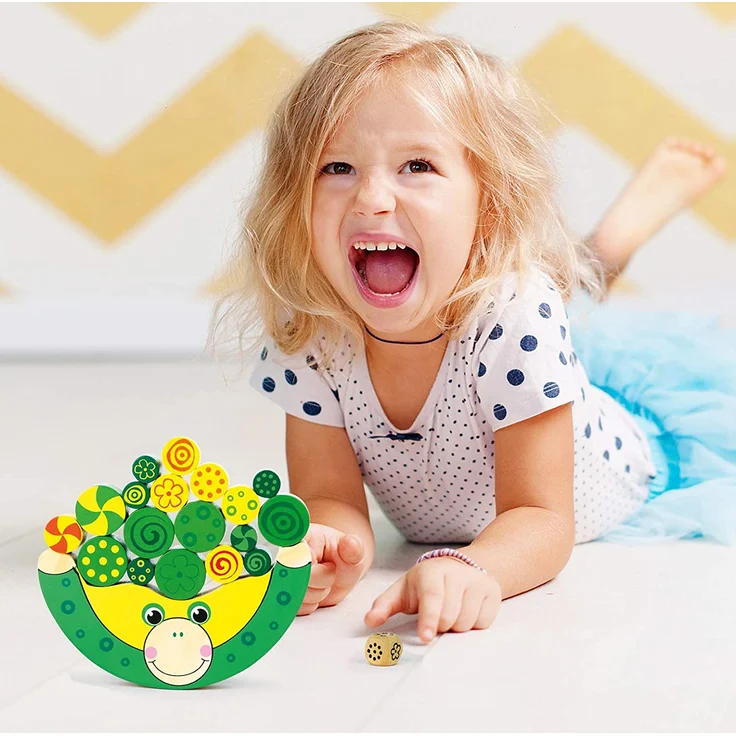 Balancierfrosch aus natürlichem Holz, 100% FSC®-zertifiziert. Motorikspielzeug inkl. Würfel, für Kinder ab 3 Jahren. – Bild 3