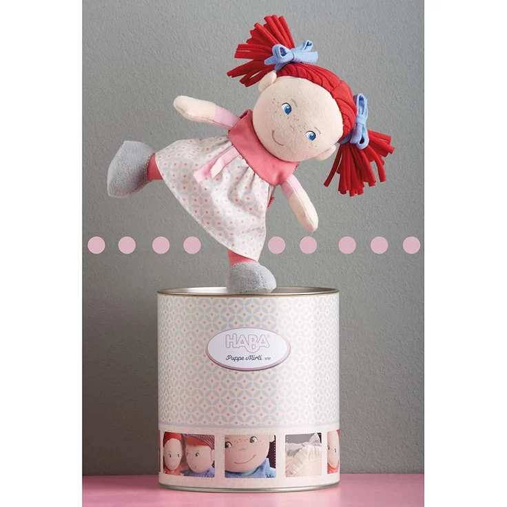 Haba 5737 - Puppe Mirli weiche Stoffpuppe, für Babys ab 6 Monaten zum Spielen, Kuscheln und Trösten, ideales Geschenk zur Geburt und Taufe, Lieferung in hochwertiger Geschenkverpackung – Bild 5