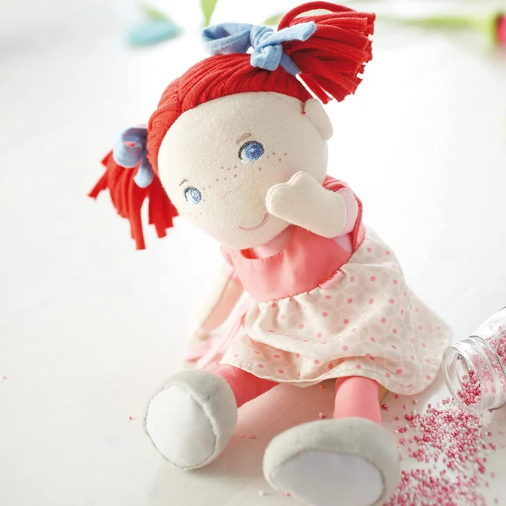 Haba 5737 - Puppe Mirli weiche Stoffpuppe, für Babys ab 6 Monaten zum Spielen, Kuscheln und Trösten, ideales Geschenk zur Geburt und Taufe, Lieferung in hochwertiger Geschenkverpackung – Bild 6