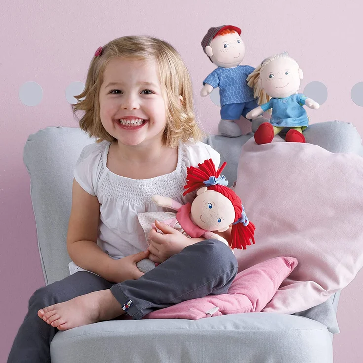 Haba 5737 - Puppe Mirli weiche Stoffpuppe, für Babys ab 6 Monaten zum Spielen, Kuscheln und Trösten, ideales Geschenk zur Geburt und Taufe, Lieferung in hochwertiger Geschenkverpackung – Bild 9