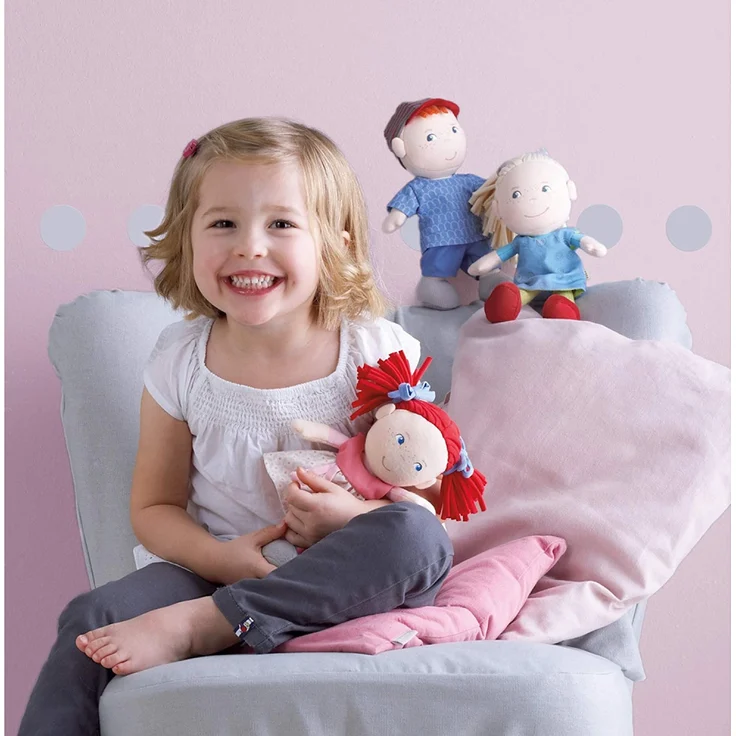 Haba 5737 - Puppe Mirli weiche Stoffpuppe, für Babys ab 6 Monaten zum Spielen, Kuscheln und Trösten, ideales Geschenk zur Geburt und Taufe, Lieferung in hochwertiger Geschenkverpackung – Bild 7