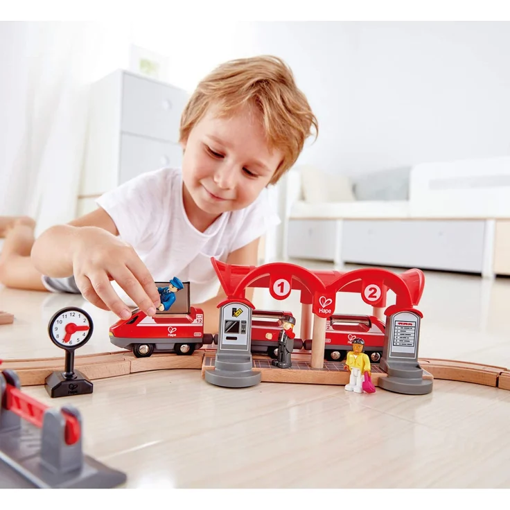 Hape E3730 Eisenbahn-Set Verkehrsreiche Stadt Eisenbahnwelt – Bild 4