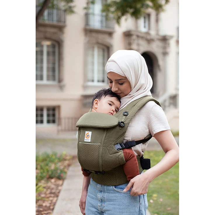 Ergobaby Adapt Babytrage für Neugeborene ab Geburt, 3-Positionen SoftFlex Mesh Ergonomische Babybauchtrage Rückentrage Baby-Tragetasche, Olive Green – Bild 3