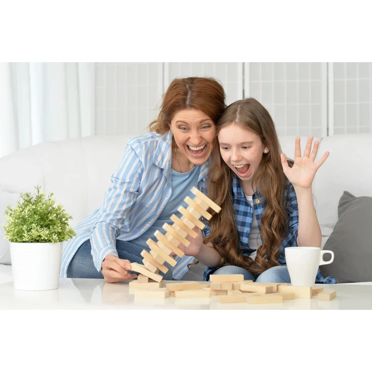 Idena 40087 - Wackelturm Spiel aus Holz, Geschicklichkeitsspiel mit 54 Bausteinen und Aufbewahrungsbeutel, ca. 8 x 8 x 26 cm großer Stapelturm – Bild 5