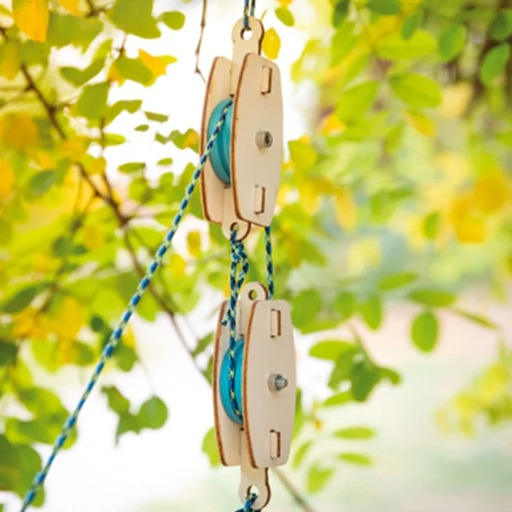 KOSMOS AllesKönnerKiste Knoten Abenteuer-Box. DIY-Bastelset für Jungen und Mädchen ab 8 Jahren, das Geschenk-Set für den Kindergeburtstag, mit Flaschenzug-Modell und Anleitungen für viele Knoten – Bild 4