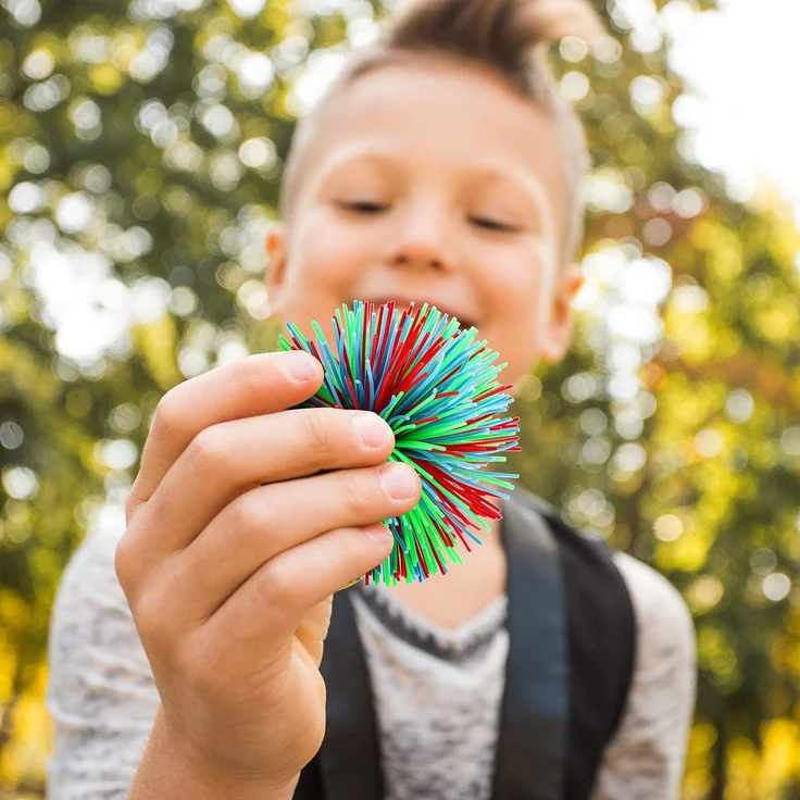 5 Stücke AFFE Stringy Balls Sensory Fidget Stringy Balls Weiche Regenbogen Pom Bouncy Stress Balls mit Aufbewahrungstasche, Mehrfarbig (5 Stücke) – Bild 6