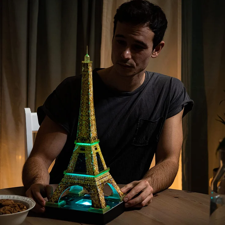Ravensburger 3D Puzzle 12579 - Eiffelturm bei Nacht - 3D Puzzle für Kinder und Erwachsene, Wahrzeichen von Paris im Miniatur-Format, Leuchtet im Dunkeln – Bild 6