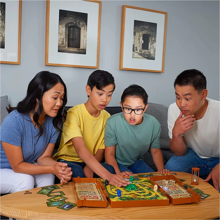 Spin Master Games - Jumanji - das actiongeladene Familienspiel, Deluxe-Version mit Spielcomputer inkl. Licht- und Soundeffekten; für 2–4 mutige Abenteurer ab 8 Jahren – Bild 3
