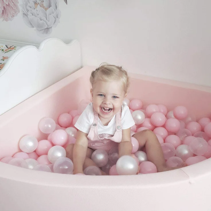 KiddyMoon Bällebad 90X30cm/300 Bälle Bällepool Mit Bällen ∅ 7Cm Für Babys Kinder Viertel Eckig, Hellgrau:Perle/Grau/Transparent/Baby Blau/Mint – Bild 9