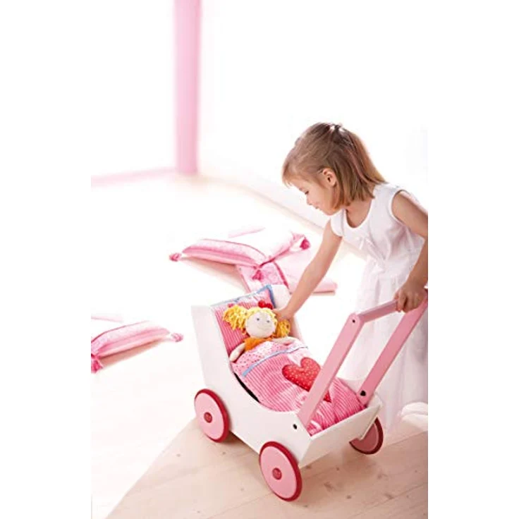 Haba 950 - Puppenwagen Herzen, niedlicher Puppenwagen aus Holz mit mit zweifach verstellbarem Bügel, Matratze, Kissen und Decke, Spielzeug ab 12 Monaten – Bild 4