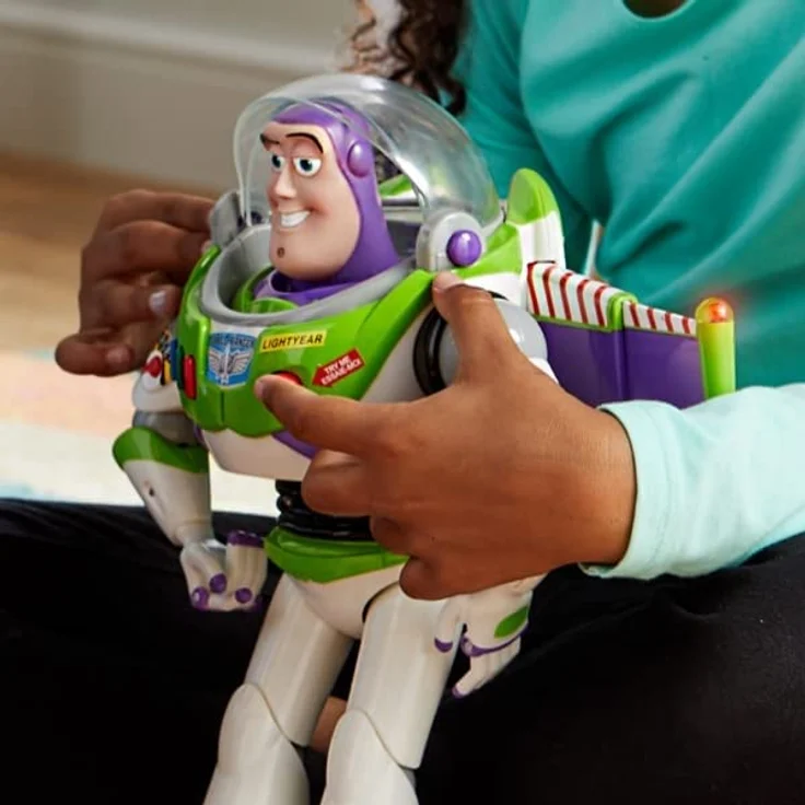 Disney Store Interaktive sprechende Actionfigur Buzz Lightyear aus Toy Story, 30 cm / 11", mit über 10 englischen Sätzen, interagiert mit Anderen Figuren, mit Laserstrahl, für Kinder ab 3 Jahren - Preisvergleich – Bild 7
