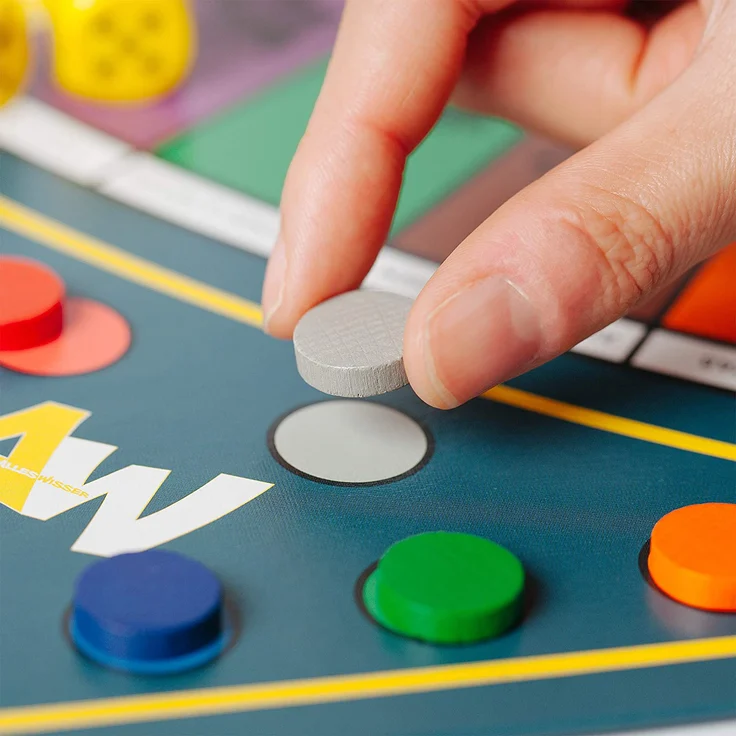 Alleswisser - Das Brettspiel, interaktives Quiz-, Wissens- und Familienspiel mit App für iOS und Android mit Tasche im Kunst & Kultur-Layout – Bild 6
