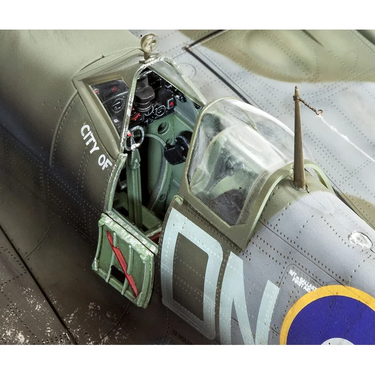 Revell Modellbausatz Flugzeug 1:32 - Supermarine Spitfire Mk.IXc im Maßstab 1:32, Level 5, originalgetreue Nachbildung mit vielen Details, 03927 – Bild 4